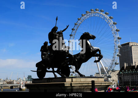 Statue de la Reine Boadicea avec lance et char, Westminster Bridge, London City, England, UK Banque D'Images