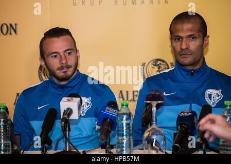 31 mars 2015 : Victor Astafei L et Geraldo Alves R lors de la conférence de presse pour présenter le partenariat entre d'ROU et Alexandrion Foundation au Sky Club dans Paulesti, Roumanie ROU. Photo : Cronos/Catalin Soare Banque D'Images