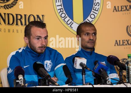 31 mars 2015 : Victor Astafei L et Geraldo Alves R lors de la conférence de presse pour présenter le partenariat entre d'ROU et Alexandrion Foundation au Sky Club dans Paulesti, Roumanie ROU. Photo : Cronos/Catalin Soare Banque D'Images