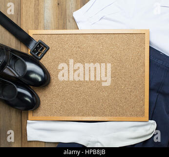 Still Life : Étudiant Thai girl uniforme avec fond de bois sur une vue supérieure Banque D'Images