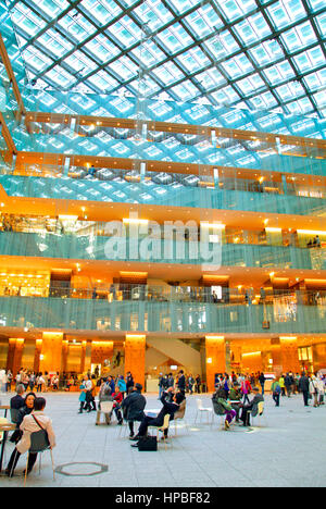 Le tour de JP Atrium Marunouchi Chiyoda ward Tokyo Japon Banque D'Images