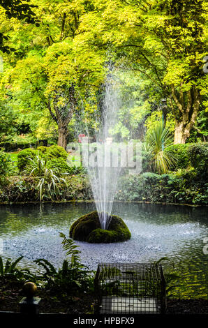 Une longue exposition d'une fontaine Banque D'Images