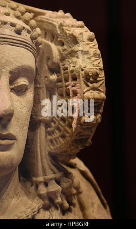 Dame d'Elche. Urne funéraire. 4ème siècle avant J.-C.. À partir de l'Alcudia. La sculpture ibérique. Femme portant une coiffe complexe et grande roue-comme les bobines. Détail. Banque D'Images