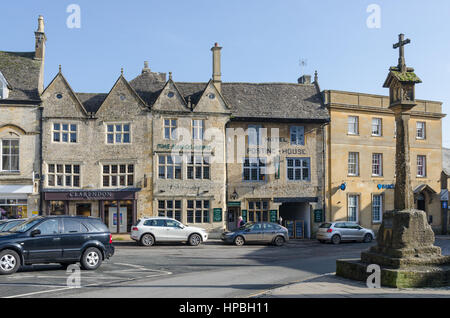 Le Kings Arms Hotel et pub dans Stow-on-the-Wold dans les Cotswolds Banque D'Images