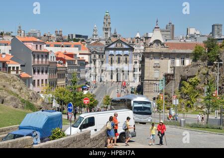 Avenue Afonso Henriques à Porto, Portugal Banque D'Images