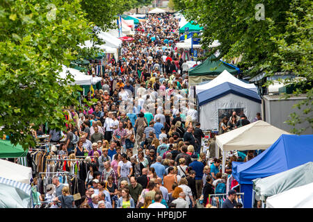 Grande brocante, marché aux puces dans le festival d'été sur le parc Gruga, à Essen, en Allemagne,