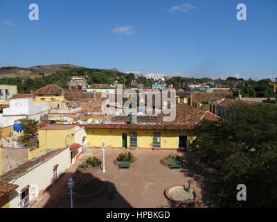 Trinidad, Cuba Vue de dessus, de toits et de vieux bâtiments coloniaux colorés Banque D'Images