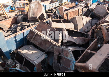 Vieux camion poubelle dump ans dormant Banque D'Images