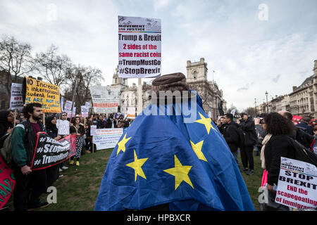 Londres, Royaume-Uni. 20 Février, 2017. Les militants anti-racistes se rassembler à la place du Parlement pour un jour sans nous et l'ONU, la Journée mondiale de la justice sociale afin de célébrer la contribution des migrants au Royaume-Uni et à montrer leur opposition à la politique du président Trump. © Guy Josse/Alamy Live News Banque D'Images