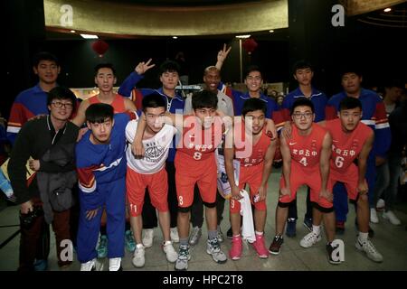 Beijing, Chine. Feb 20, 2017. Stephon Marbury célèbre son 40e anniversaire avec ses fans à Beijing, 20 février 2017.Stephon Marbury Xavier est un joueur américain de basket-ball pour les canards de Pékin de la Chinese Basketball Association Crédit : SIPA Asie/ZUMA/Alamy Fil Live News Banque D'Images