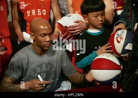 Beijing, Chine. Feb 20, 2017. Stephon Marbury célèbre son 40e anniversaire avec ses fans à Beijing, 20 février 2017.Stephon Marbury Xavier est un joueur américain de basket-ball pour les canards de Pékin de la Chinese Basketball Association Crédit : SIPA Asie/ZUMA/Alamy Fil Live News Banque D'Images