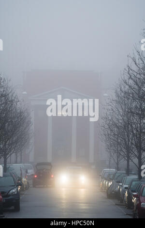 Aberystwyth, Pays de Galles, Royaume-Uni. Feb 21, 2017. Météo britannique. Le brouillard et la brume épaisse Aberystwyth engloutit dans le tôt le matin du jour de février doux et humide. Credit : Keith Morris/Alamy Live News Banque D'Images