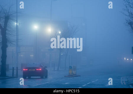 Aberystwyth, Pays de Galles, Royaume-Uni. Feb 21, 2017. Météo britannique. Le brouillard et la brume épaisse Aberystwyth engloutit dans le tôt le matin du jour de février doux et humide. Credit : Keith Morris/Alamy Live News Banque D'Images