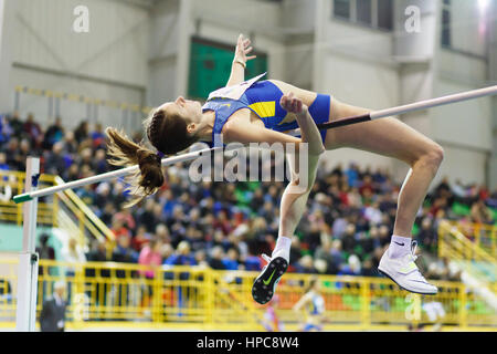 Kiev, UKRAINE - 17 février 2017 : Yuliya Tchoumatchenko a obtenu une médaille de bronze en saut en hauteur de la concurrence à l'intérieur de l'Ukraine championnat d'athlétisme 2017. Banque D'Images