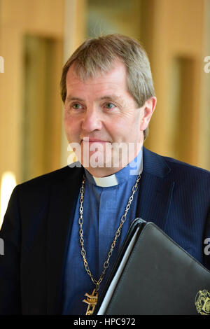 Edinburgh, Ecosse, Royaume-Uni. 21 février 2017. Très Révérend Dr Russell Barr, président de l'Assemblée générale de l'Église d'Écosse, après avoir dirigé le 'temps de réflexion" au début d'un jour de séance du Parlement écossais, de crédit : Ken Jack/Alamy Live News Banque D'Images