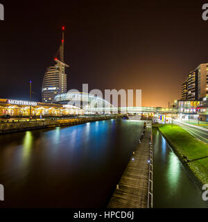 Nuit à Bremerhaven, joliment illuminé Banque D'Images