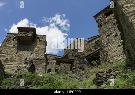 Chatili. Village fortifié abandonné avec échauguettes en Géorgie. Montagnes du Caucase Banque D'Images