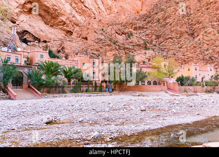 Tinghir, Maroc - Jan 05, 2017 : Hôtel dans les gorges du Todgha canyon est dans l'Atlas, près de la ville de Tinghir Banque D'Images