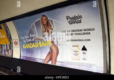 London, UK, 20/02/2017 Le maire de Londres Sadiq Kahn veut supprimer ' suivre Kardashian affiche sur le métro de Londres." Banque D'Images