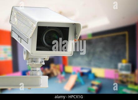 Le rendu 3D ou de caméra CCTV caméra de sécurité sur l'arrière-plan de la salle pour enfants Banque D'Images