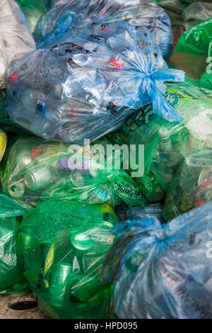 Le centre de recyclage à Glastonbury. Il en coûte 780 000 € pour disposer et recycler les déchets au festival de Glastonbury. Le personnel du centre sont des bénévoles Banque D'Images