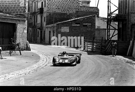 1970 Lo Piccolo L'Italien Ferrari Dino 206S Targa Florio 11 e Banque D'Images