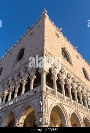 Une vue sur le Palais des Doges à Venise, Italie. Banque D'Images