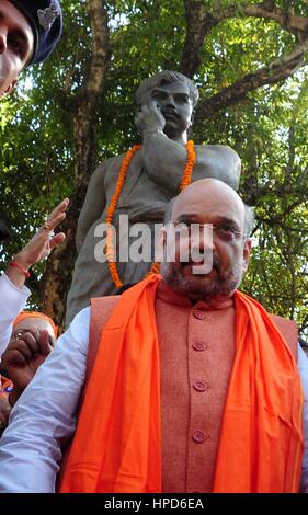 Allahabad, Inde. Feb 21, 2017. Bharatiya Janata Party (BJP) Président Amit Shah, chef de parti Keshav Prasad Maurya et secrétaire général national du BJP lors d'Anil Jain, un road show pour la prochaine élection de l'Assemblée législative de l'Uttar Pradesh. Credit : Prabhat Kumar Verma/Pacific Press/Alamy Live News Banque D'Images