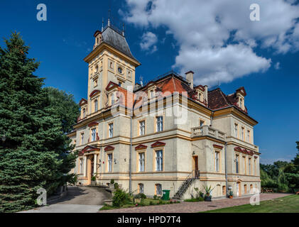 Makowice Palace, 17e siècle, style Renaissance, reconstruit en 1875, l'hôtel au village de Makowice, près de Swidnica, Basse Silésie, Pologne Banque D'Images