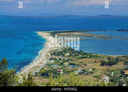 Vue panoramique sur la péninsule d''Agios Ioannis, plage et lagon à l'île de Lefkada, dans la mer ionienne, en Grèce Banque D'Images