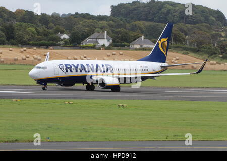 EI-ESN, un Boeing 737-8comme exploité par Ryanair à l'Aéroport International de Prestwick, dans l'Ayrshire. Banque D'Images