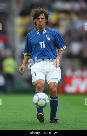 GIANFRANCO ZOLA ITALIE & Chelsea FC 12 Juin 1997 Banque D'Images