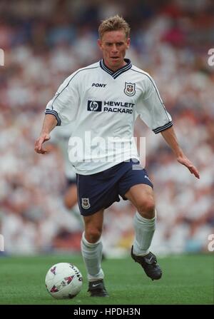 ALLAN NIELSEN TOTTENHAM HOTSPUR FC 24 October 1998 Stock Photo - Alamy