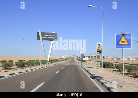 SHARM EL SHEIKH, EGYPTE - 28 janvier 2017 : La route de l'aéroport international de Sharm El Sheikh Banque D'Images