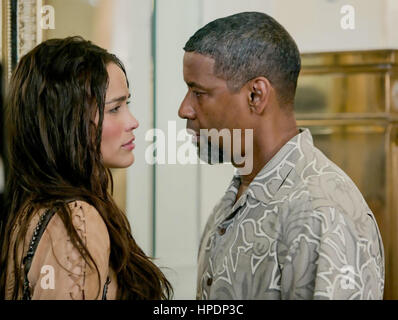 2 canons 2013 Universal Pictures film avec Paula Patton et Denzel Washington Banque D'Images