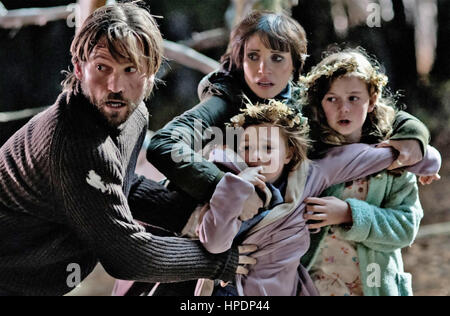 MAMA 2013 Universal Pictures film avec de gauche Nikolas Coster-Waldau, Jessica Chastain, Isabelle Nélisse, Megan Charpentier Banque D'Images