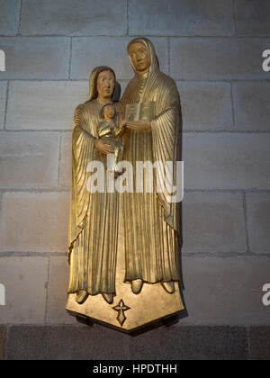 Statue d'Anne, Marie et Jésus, par Pascal Beauvais (1995), chapelle de Sainte Anne, cathédrale Saint-Pierre-et-Saint-Paul, Nantes, France Banque D'Images