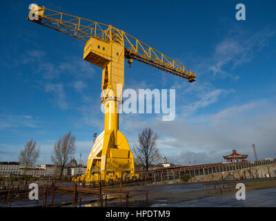 Grue jaune, Cité des chantiers, ile de Nantes, Nantes, France. Banque D'Images