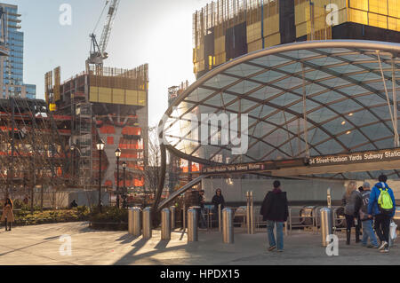 Construction de l'Hudson Yards le développement, à New York vu du 34e Street-Hudson m entrée du métro, le Dimanche, Février 19, 2017. (© Richard B. Levine) Banque D'Images