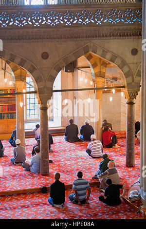 Mosquée prière à Sultan Ahmet, la Mosquée Bleue. Istanbul. La Turquie Banque D'Images