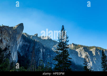 La Tour De Pise en Yosemite National Park est une destination populaire pour les grimpeurs. Il est situé à l'ouest et adjacente à l'automne Bridalveil, sur la Banque D'Images