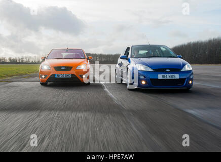 Blue Mk1 Ford Focus RS Mk2 orange et Focus ST Banque D'Images