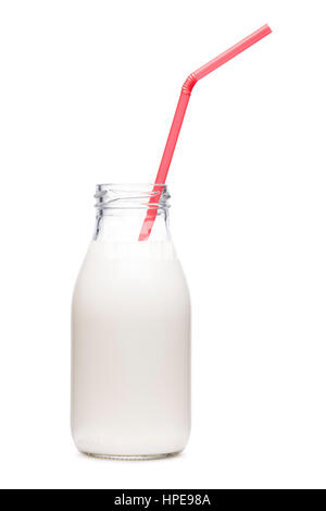 Bouteille de lait avec paille rouge sur fond blanc Banque D'Images