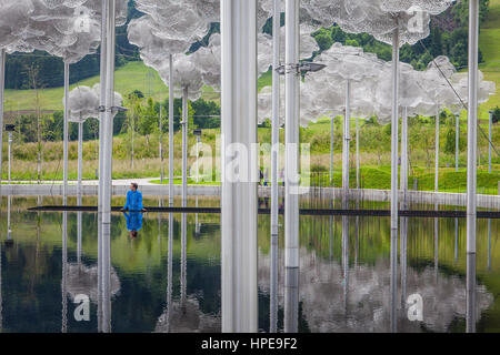 Piscine miroir et Nuage de cristal, Swarovski Kristallwelten, Crystal world museum, Innsbruck, Autriche Banque D'Images