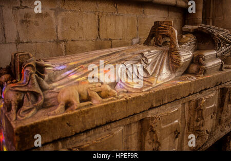 Sarcophage de Doña Maria Villalobos,en cathédrale Sé, d'Alfama, Lisbonne, Portugal Banque D'Images