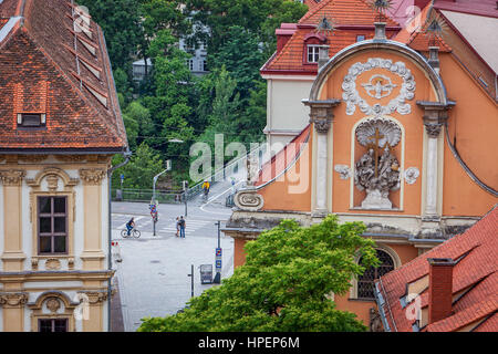 Vue aérienne, à droite façade de Dreifaltigkeitskirche ou l'église Holy Trinity, Graz, Autriche Banque D'Images