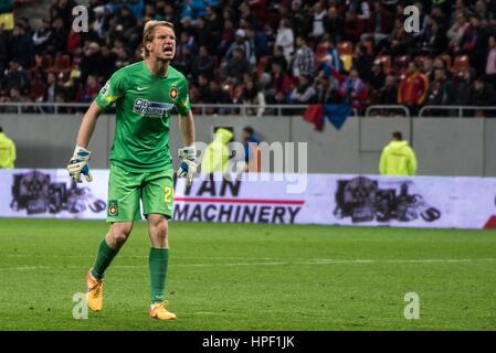 29 avril 2015 : Giedrius Arlauskis # 24 de FCSB se disputer avec l'arbitre pendant la Liga football match entre la Roumanie JE FC Steaua Bucarest ROU et ASA 2013 Targu Mures ROU au niveau national Arena, Bucarest, Roumanie ROU. Foto : Catalin Soare Banque D'Images