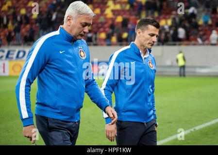 29 avril 2015 : Stefan Preda, asistent coach et l'entraîneur de Costantin Galca FCSB à la fin de la Liga je jeu Soccer Roumanie entre FC Steaua Bucarest ROU et ASA 2013 Targu Mures ROU au niveau national Arena, Bucarest, Roumanie ROU. Foto : Catalin Soare Banque D'Images