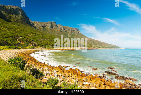 La côte le long de Chapman's Peak Drive, près de Cape Town en Afrique du Sud, l'Afrique Banque D'Images