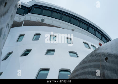 Traverser l'océan Atlantique Nord gris ardoise sur le paquebot Queen Mary 2 Banque D'Images